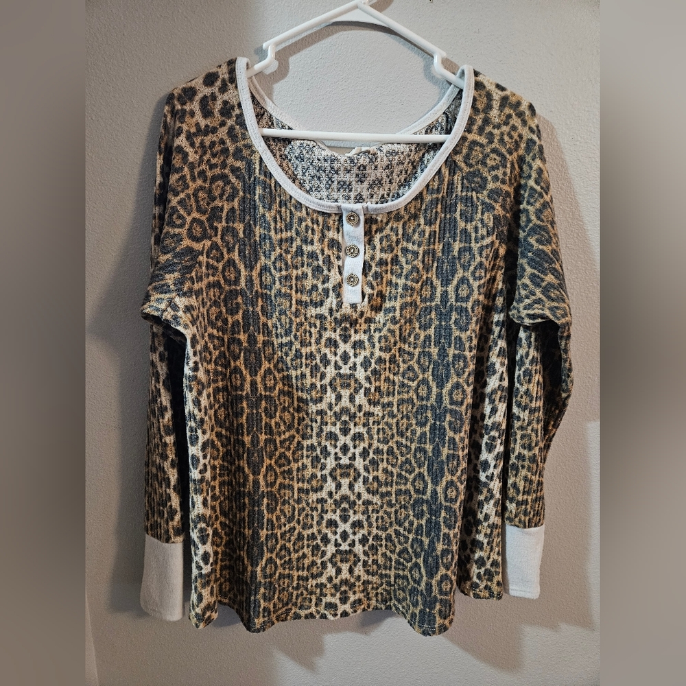 Lovely Melody Plush Ribbed Leopard Henley